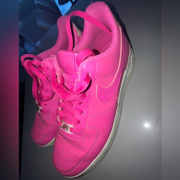 Wmns Air Force 1 '07 Essential 'Laser Fuchsia' - Picture 4 of 11